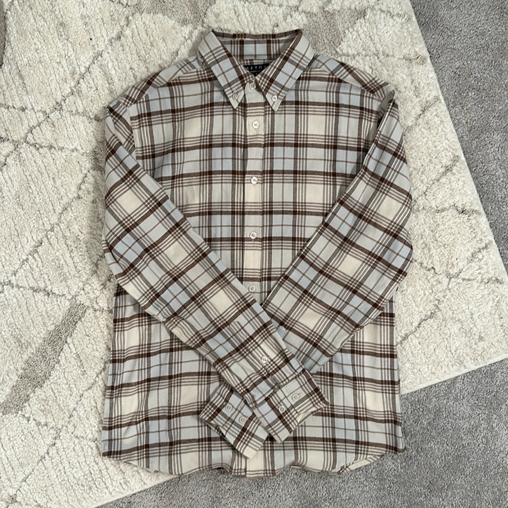 Men’s brand new flannel shirt in a size medium